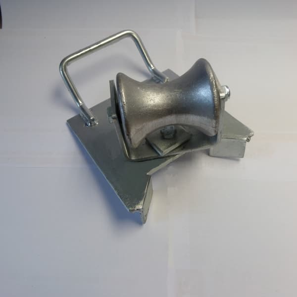 Swivelling Edge Rollers For Pulling Cable Into Manhole & Ducts Swivelling Edge Rollers For Pulling Cable Into Manhole & Ducts