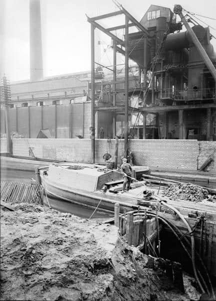 W.T. Glover, Trafford Park, cable being laid over a cofferdam, 1911