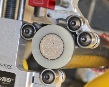 Extra rollers provide tool stability on a range of cable sizes
