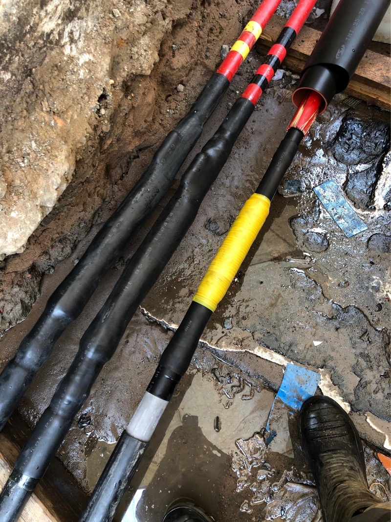 Stress relief mastic tape had been applied over the connector and onto the insulation at both sides to eliminate any air voids in the medium voltage cable joint. PILC to XLPE single core 12kV cable joint 6