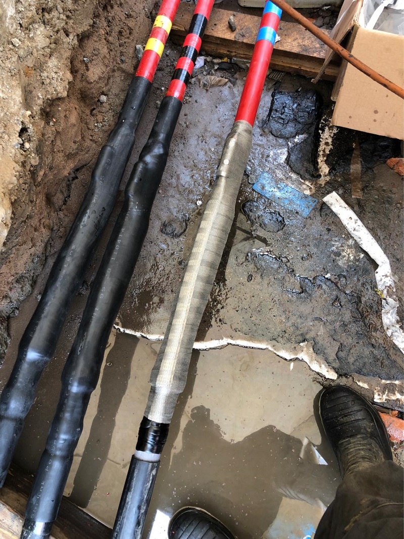 CWS and earth braids connecting from the lead are joined. Copper mesh is then wrapped for the length of the cable joint. PILC to XLPE single core 12kV cable joint 7
