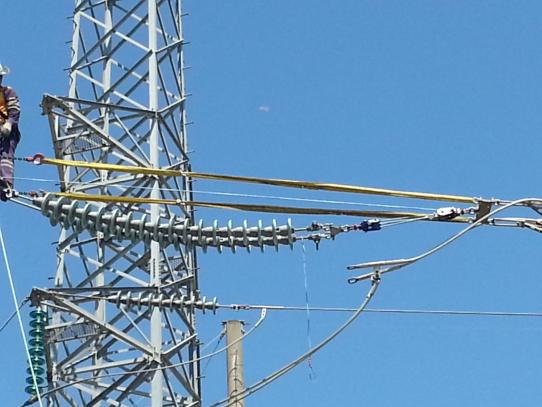 Tension Insulator Removal Via 5-1 Tackle Rigged With Samson Rope & Horizontal Ladder