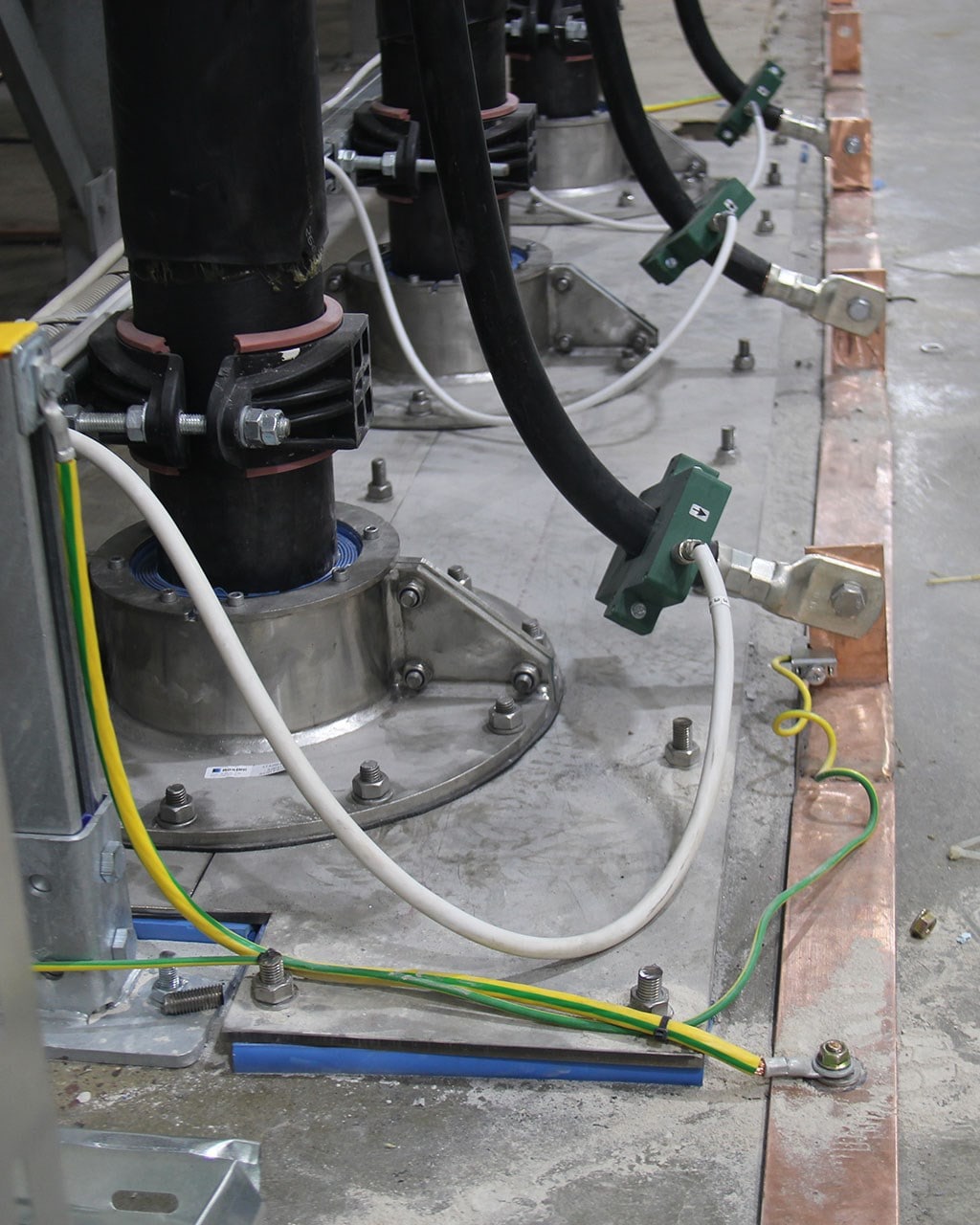 Flexible cable seals for gas insulated substations