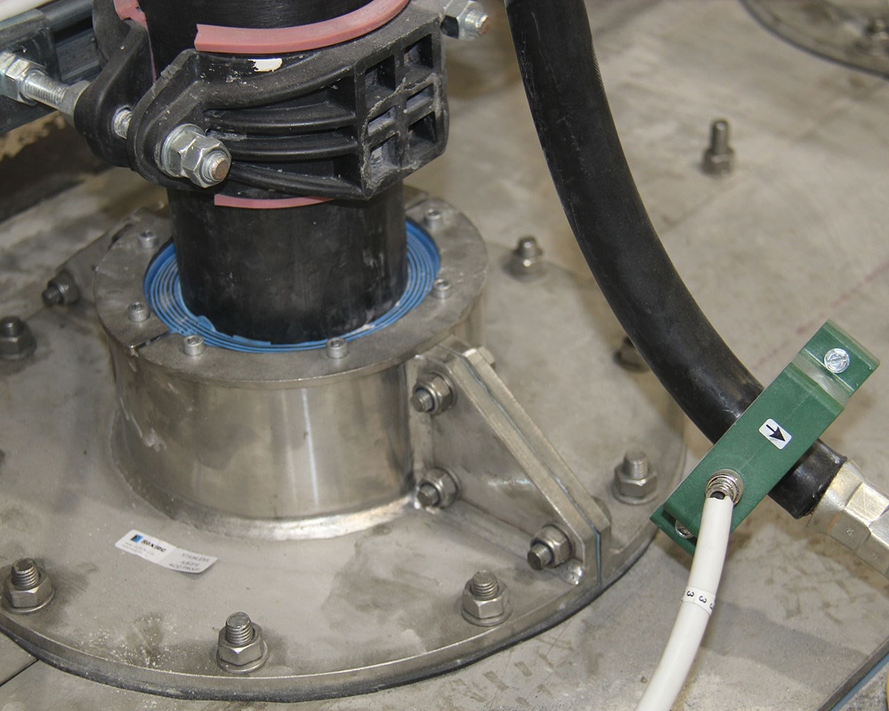 Flexible cable seals for gas insulated substations