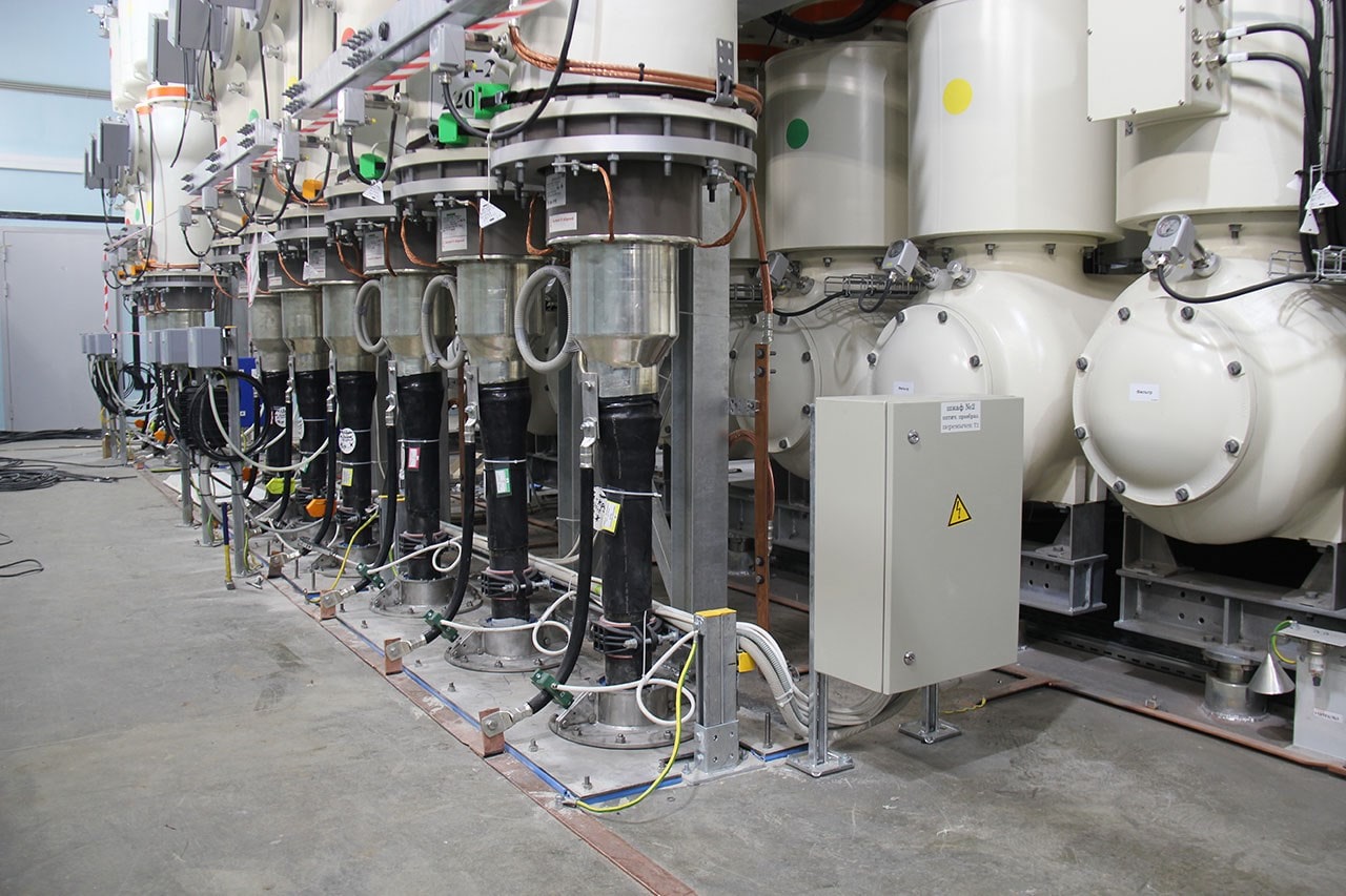 Flexible cable seals for gas insulated substations