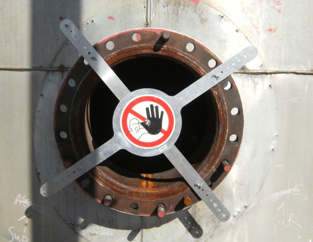 Heavy Duty Quick Adaptable Confined Space Barrier