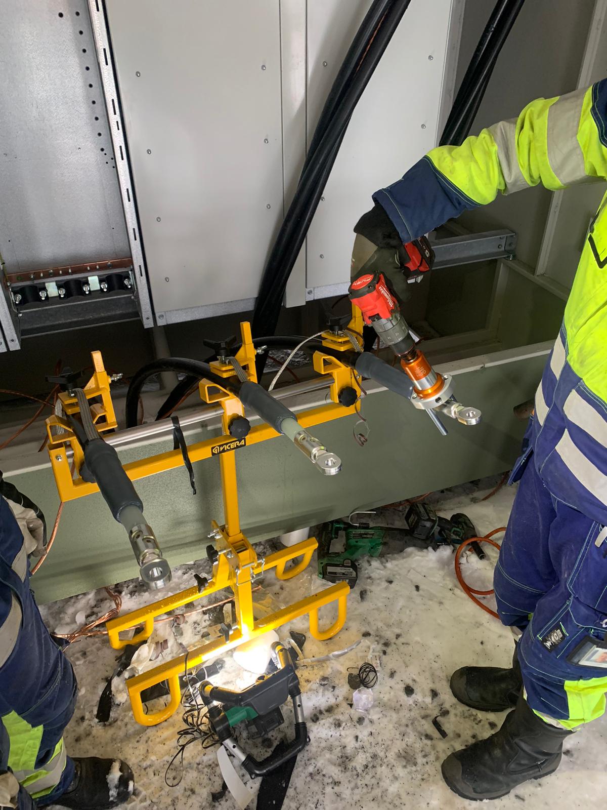 Guaranteed Stable Cables Using Vicera Stands for Medium & High Voltage Power Cable Connections 