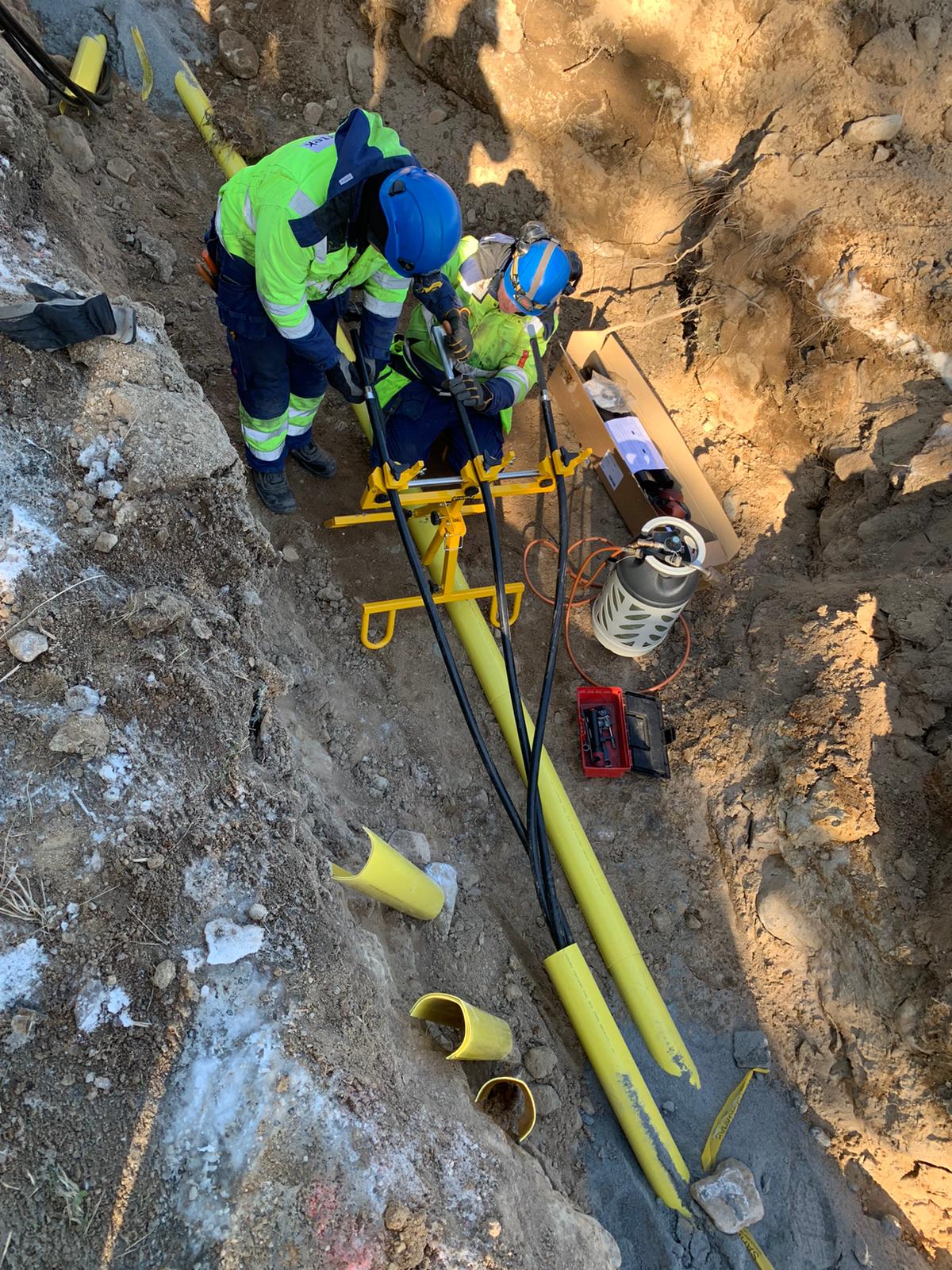 Guaranteed Stable Cables Using Vicera Stands for Medium & High Voltage Power Cable Connections 