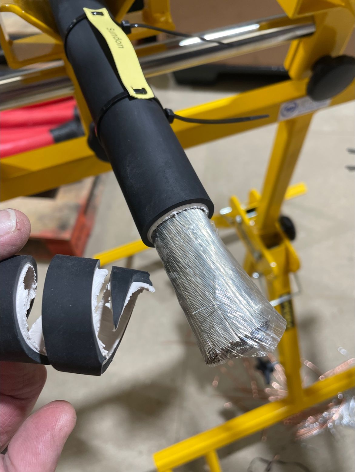 Rubber Coil End Leads BS6915 | Stripping Cables