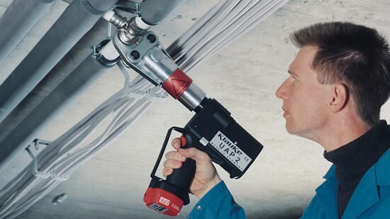 1994 the first battery-powered hydrau;ic tool for connectig material is manufactured. 1994 the first battery-powered hydrau;ic tool for connectig material is manufactured.
