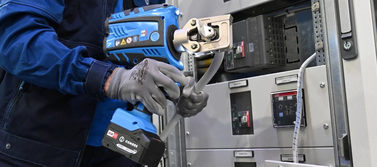 Cembre BA500 In Use