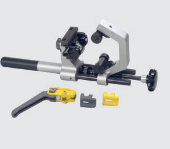 Fitting Device for Compact Terminations