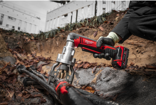 M18 shear bolt tool tightening a shear bolt connector in situ